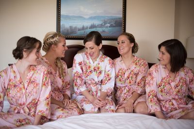 Bride and bridesmaids in kimonos on a bed
