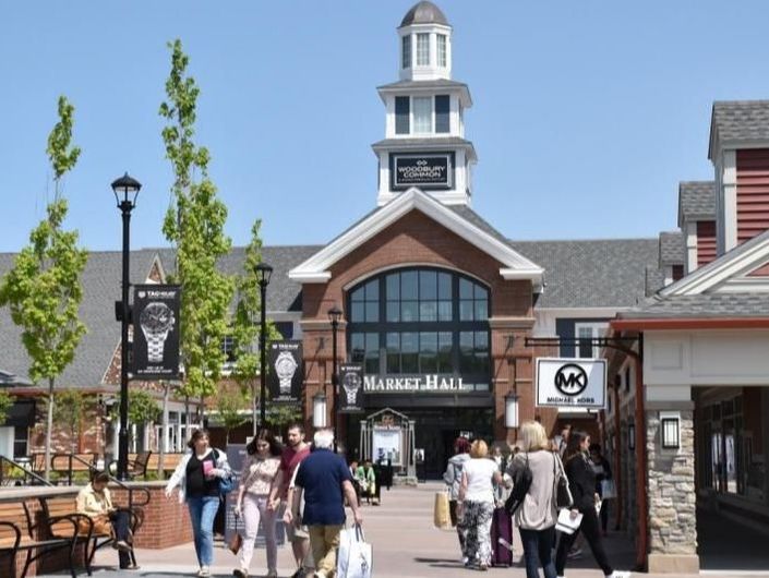 Woodbury Common Outlet Shopping